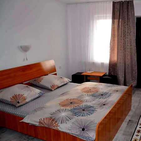 Hotel Cris & Mona Săpînţa Esterno foto