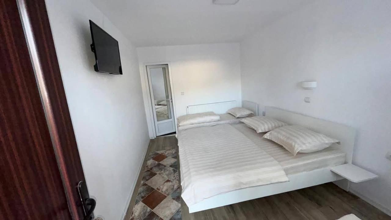 Hotel Cris & Mona Săpînţa Esterno foto