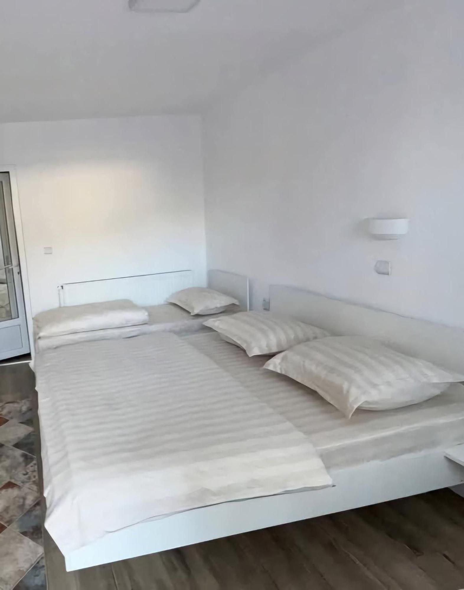 Hotel Cris & Mona Săpînţa Esterno foto